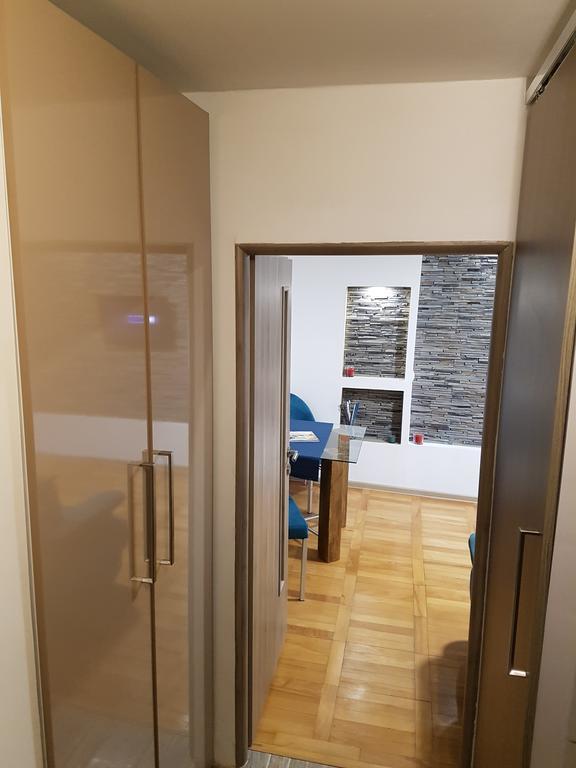 Woodstone Apartment Плоєшті Екстер'єр фото