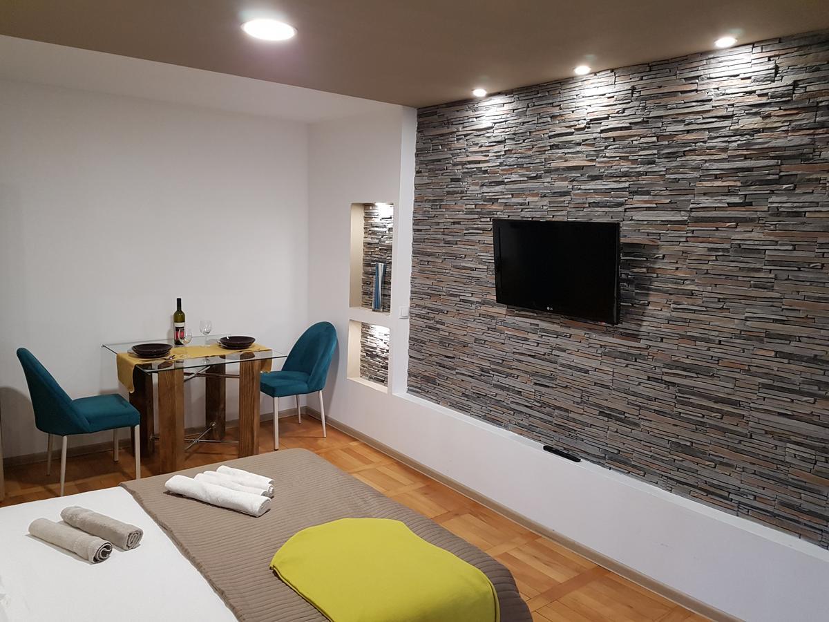 Woodstone Apartment Плоєшті Екстер'єр фото