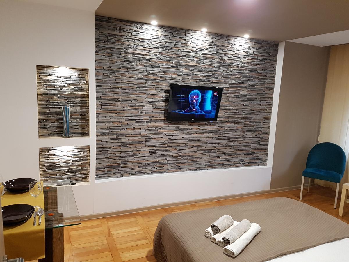 Woodstone Apartment Плоєшті Екстер'єр фото