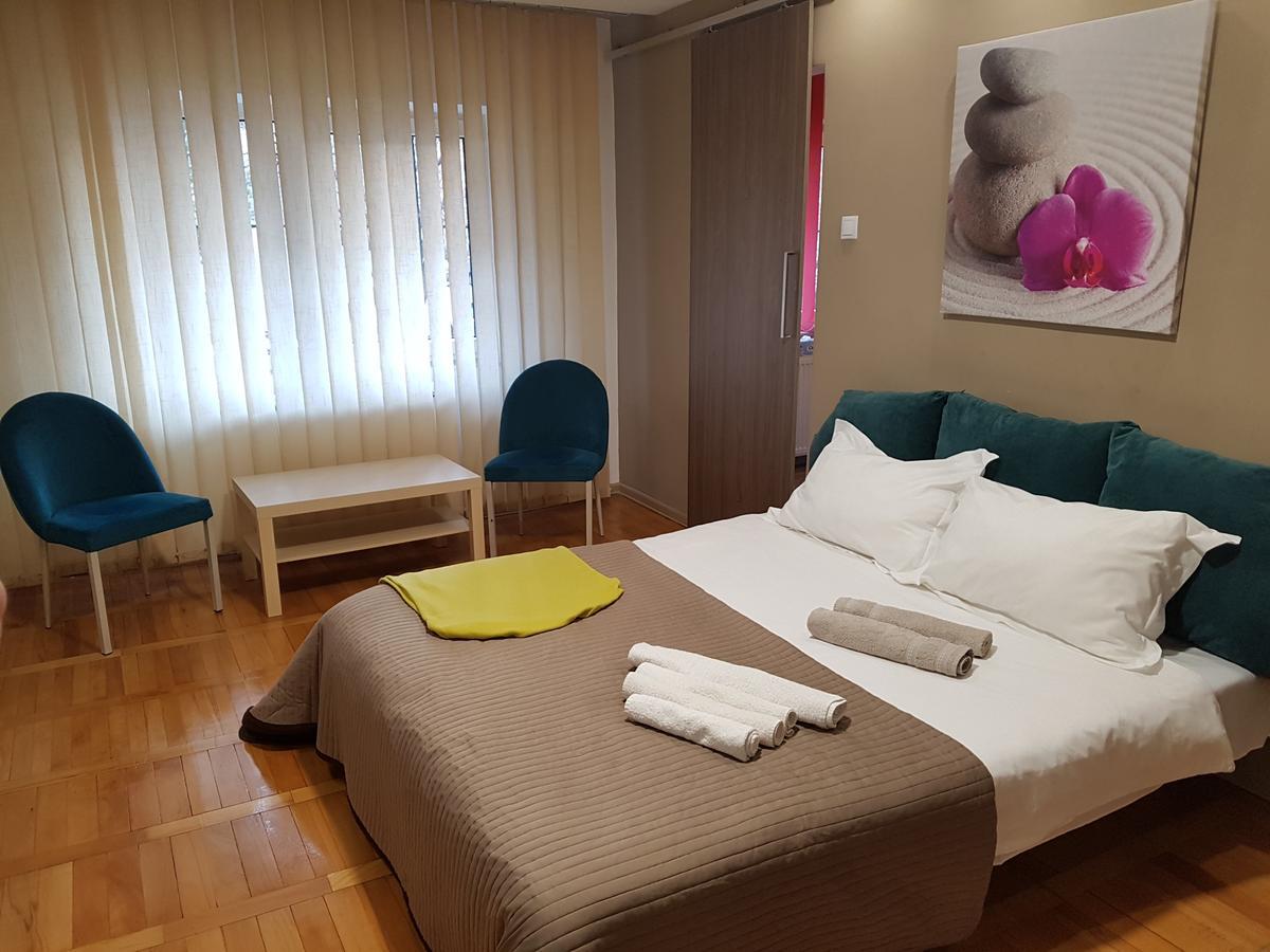 Woodstone Apartment Плоєшті Екстер'єр фото